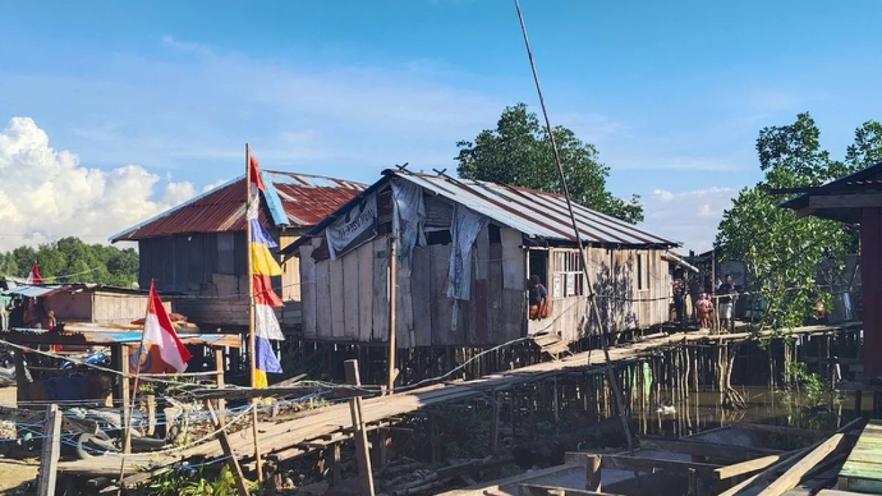 Tampak salah satu rumah kumuh yang akan mendapatkan program bedah rumah di Kota Sorong, Papua Barat Daya, Senin 27 April 2026. ANTARA/Yuvensius Lasa Banafanu (Antara)