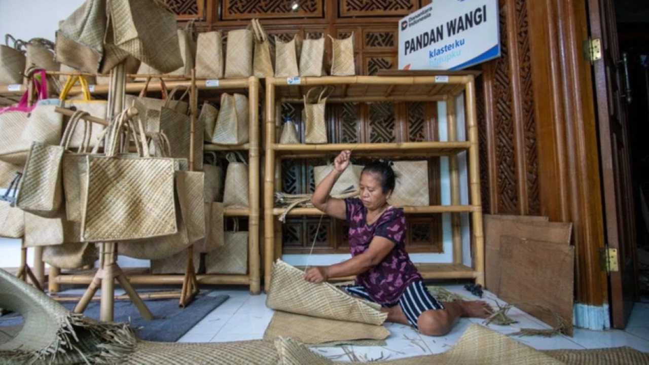 Pelaku UMKM yang mendapat pendampingan dari BRI melalui program Klasterku Hidupku. ANTARA/HO-BRI. (Antara)