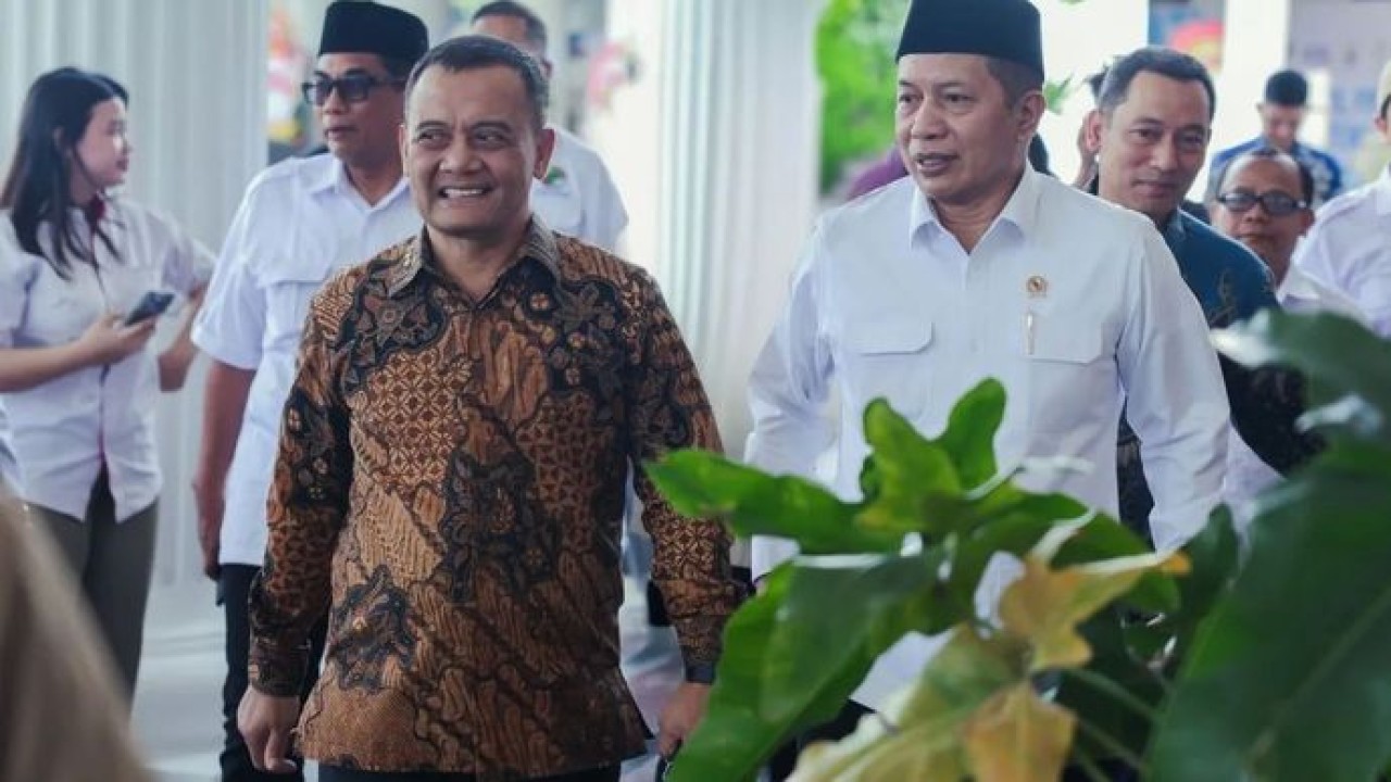 Menteri Koperasi Ferry Juliantono bersama Gubernur Jawa Tengah Ahmad Luthfi. (ANTARA/HO-Pemprov Jateng) (Antara)