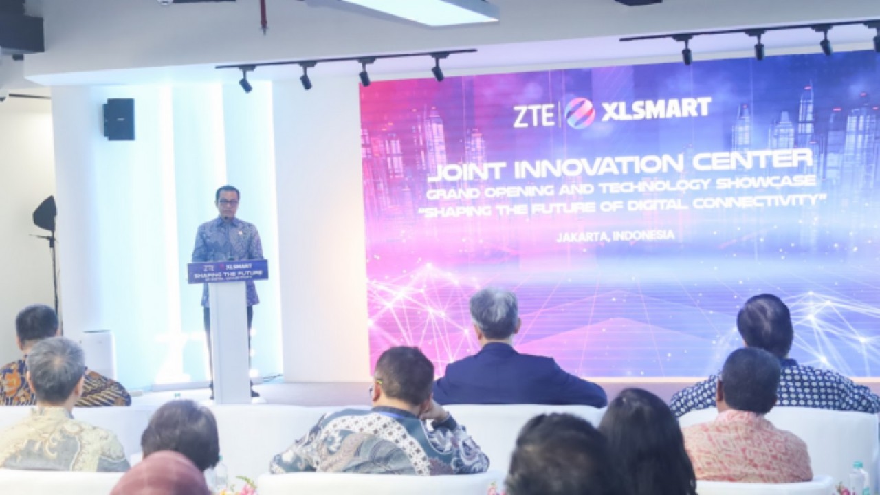 Wakil Menteri Komunikasi dan Digital (Wamen Komdigi) Nezar Patria dalam peresmian "Pusat Inovasi Bersama ZTE-XLSMART" di Jakarta Selatan, Kamis (23/4/2026). (Foto: Kemkomdigi