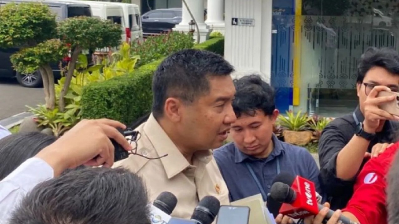 Menteri Perumahan dan Kawasan Permukiman Maruarar Sirait menghadiri rapat terbatas di Kompleks Istana Kepresidenan, Jakarta, Senin (6/4/2026). ANTARA/HO-Dokumen Pribadi (Antara)