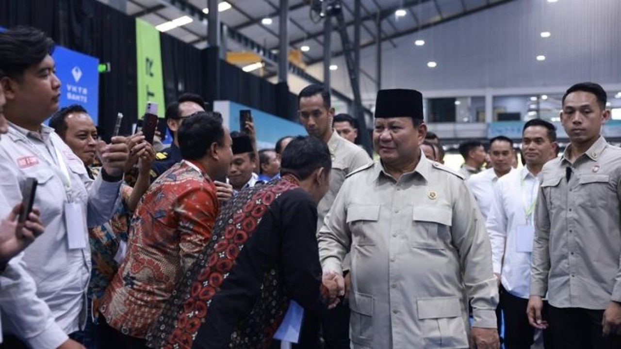 Presiden RI Prabowo Subianto mendorong sektor otomotif di Indonesia agar dapat melahirkan “national champion”, seperti halnya industri otomotif negara-negara maju. (Bakom RI)