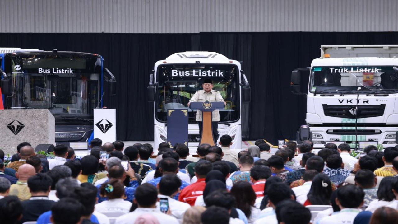 Presiden RI Prabowo Subianto menggenjot program elektrifikasi sebesar 100 gigawatt sebagai langkah strategis menuju kemandirian energi nasional sekaligus mengurangi ketergantungan pada bahan bakar minyak (BBM). (Bakom RI)