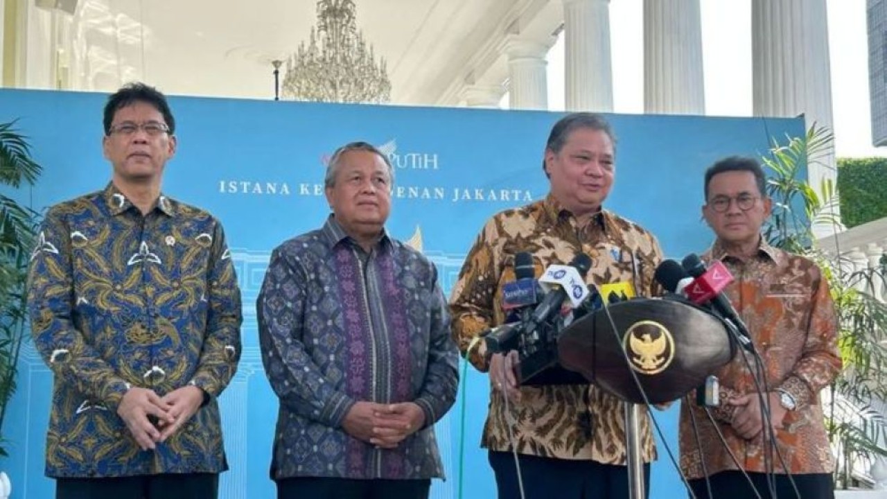 Menteri Koordinator Bidang Perekonomian Airlangga Hartarto memberikan keterangan media di Kompleks Istana Kepresidenan, Jakarta, Kamis 21 Mei 2026. (Foto: ANTARA/Maria Cicilia Galuh)