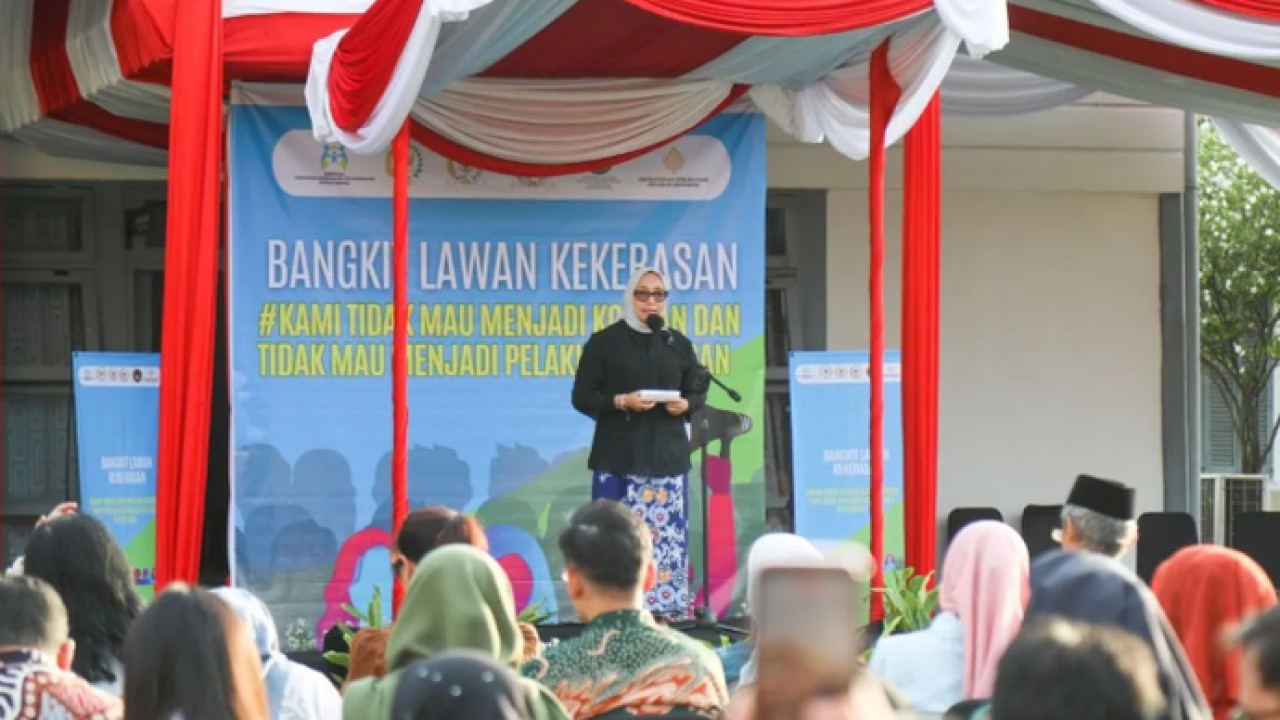 Menteri Pemberdayaan Perempuan dan Perlindungan Anak (PPPA) Arifah Fauzi membuka acara Ikrar Bersama Bangkit Lawan Kekerasan, di Jakarta. ANTARA/HO-KemenPPPA. (Antara)