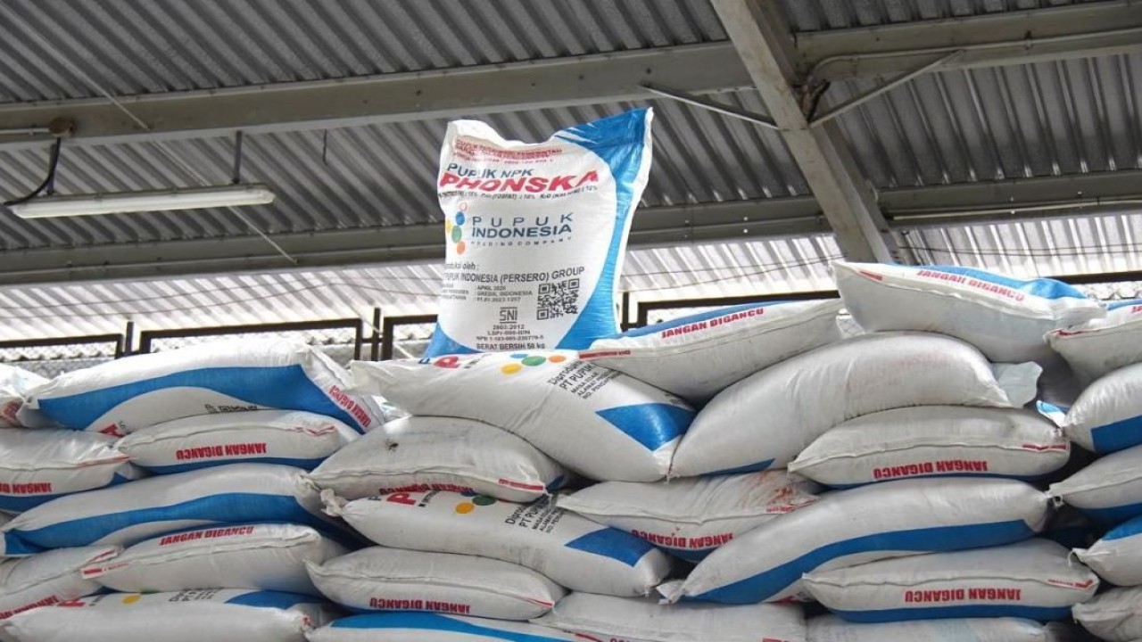 Presiden Prabowo Subianto memangkas harga pupuk 20% untuk petani. (Foto: Dok/Istimewa/Bakom RI)