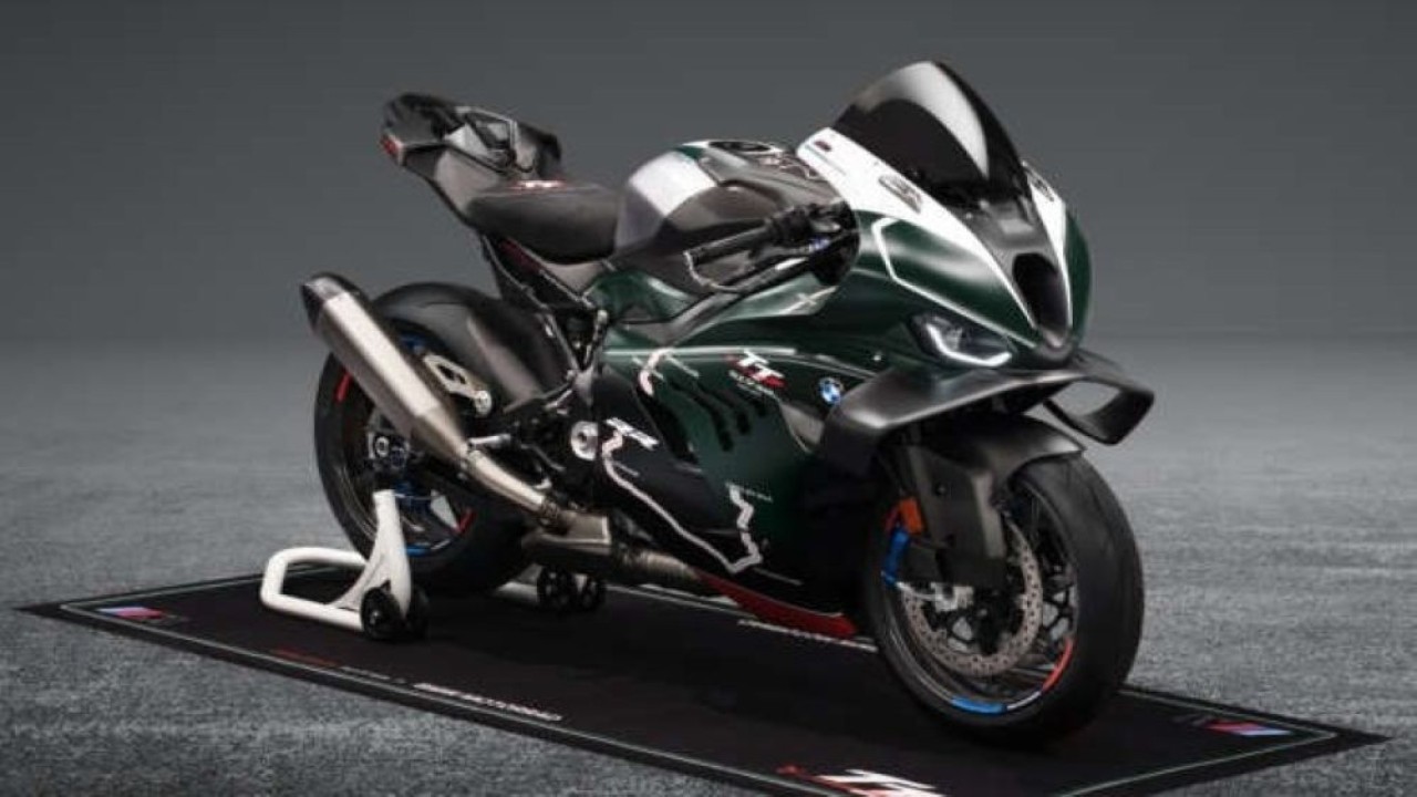 BMW Motorrad M 1000 RR edisi terbatas rayakan 115 tahun Isle of Man TT. (Foto: Istimewa via Paultan)