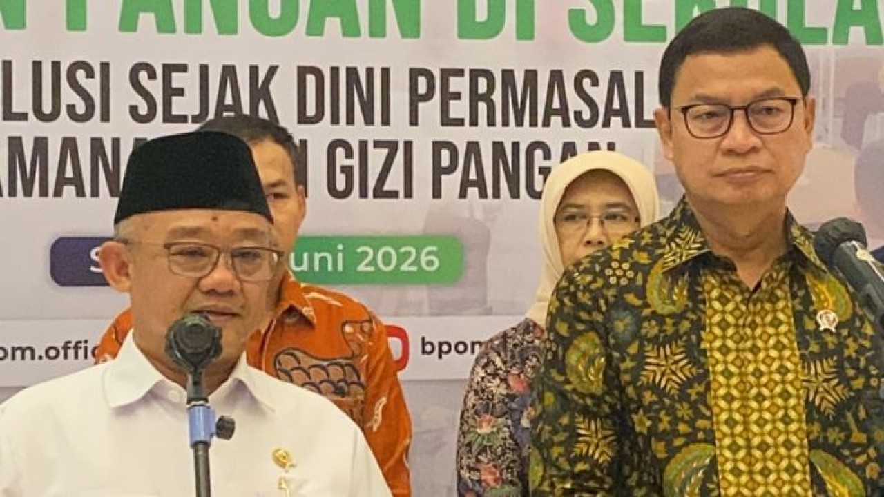 Mendikdasmen Abdul Mu'ti, Kepala BPOM Taruna Ikrar (NTVNews)