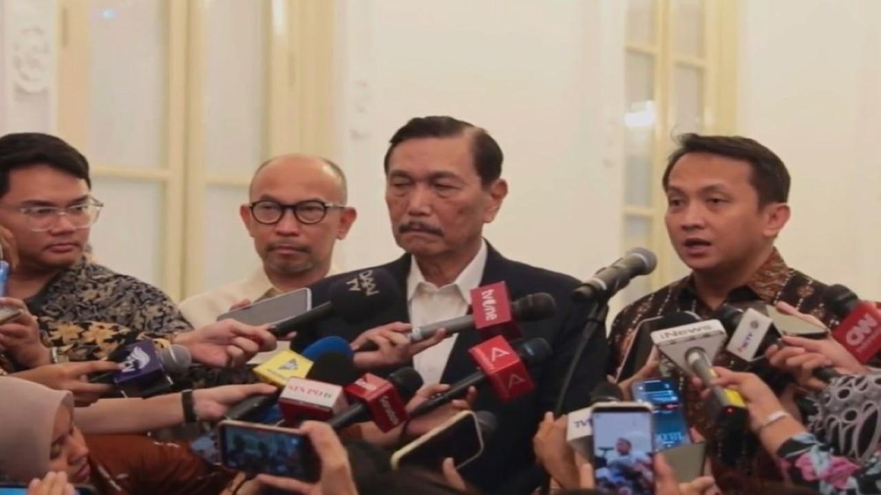 Ketua Dewan Ekonomi Nasional (DEN) Luhut Binsar Pandjaitan beserta jajaran di Istana Merdeka, Jakarta, pada Selasa, 9 Juni 2026. (Foto: Dok/Istimewa/Bakom RI)