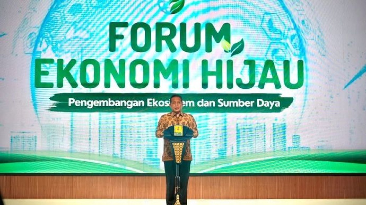 Menteri Koperasi (Menkop) Ferry Juliantono berbicara dalam Forum Ekonomi Hijau Ikatan Alumni Universitas Padjadjaran di Jakarta, Rabu, 17 Juni 2026. (Antara)