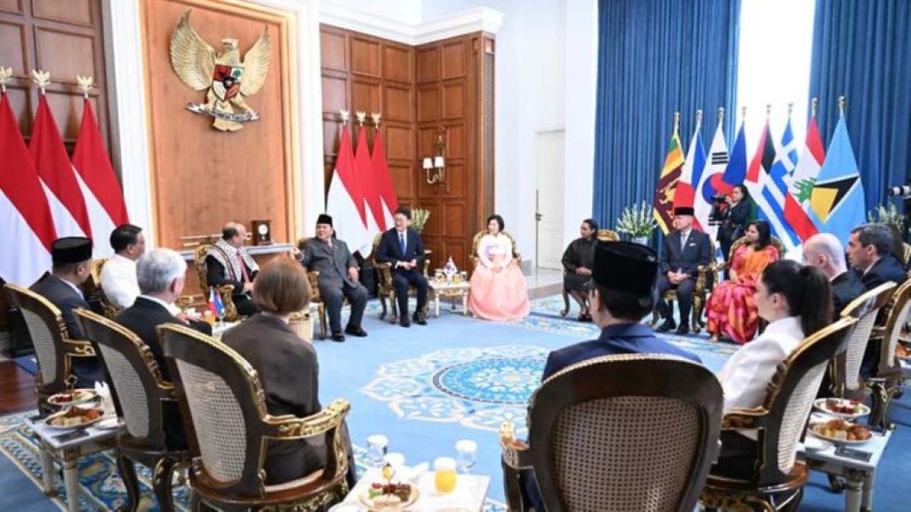 Presiden Prabowo Subianto menerima delapan duta besar negara sahabat di Istana, Senin (8/6/2026). (Foto: Sekretariat Presiden)