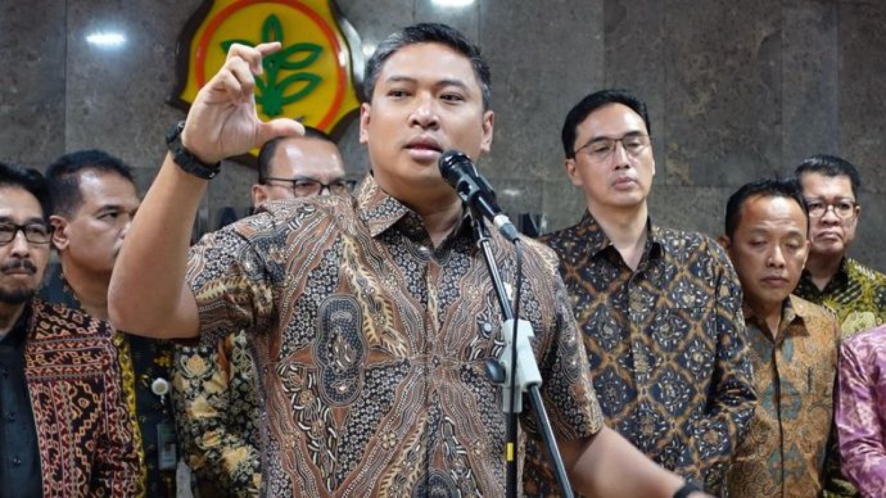 Wakil Menteri Pertanian (Wamentan) Sudaryono mengumpulkan pelaku industri sawit nasional mulai dari perusahaan refinery, eksportir, asosiasi petani, hingga BUMN perkebunan. (Ntvnews.id-Muslimin Trisyuliono)