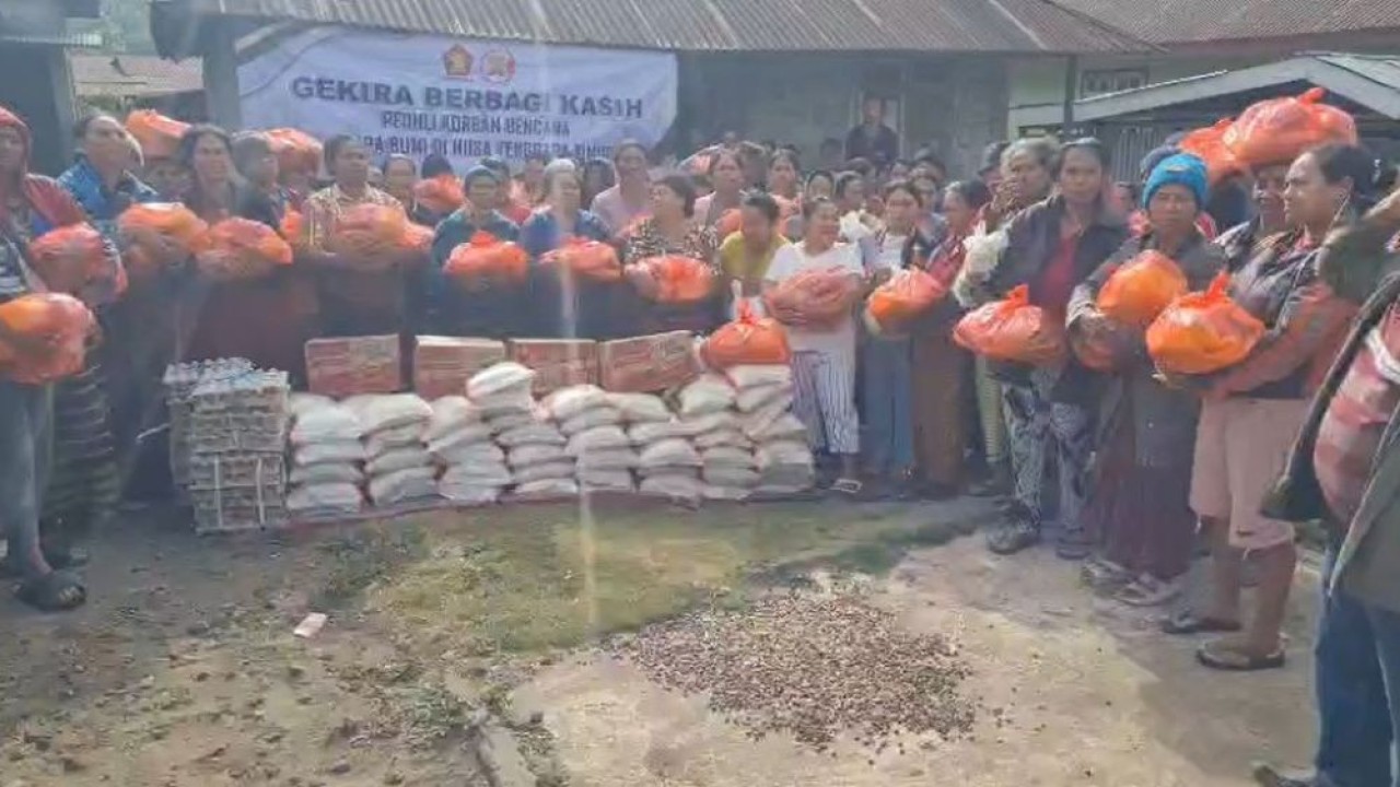 Pimpinan Pusat Gerakan Kristiani Indonesia Raya (PP Gekira) terus menyalurkan bantuan ke wilayah terdampak bencana gempa di Flores, Nusa Tenggara Timur (NTT), termasuk daerah yang sulit dijangkau. (Foto: Istimewa)