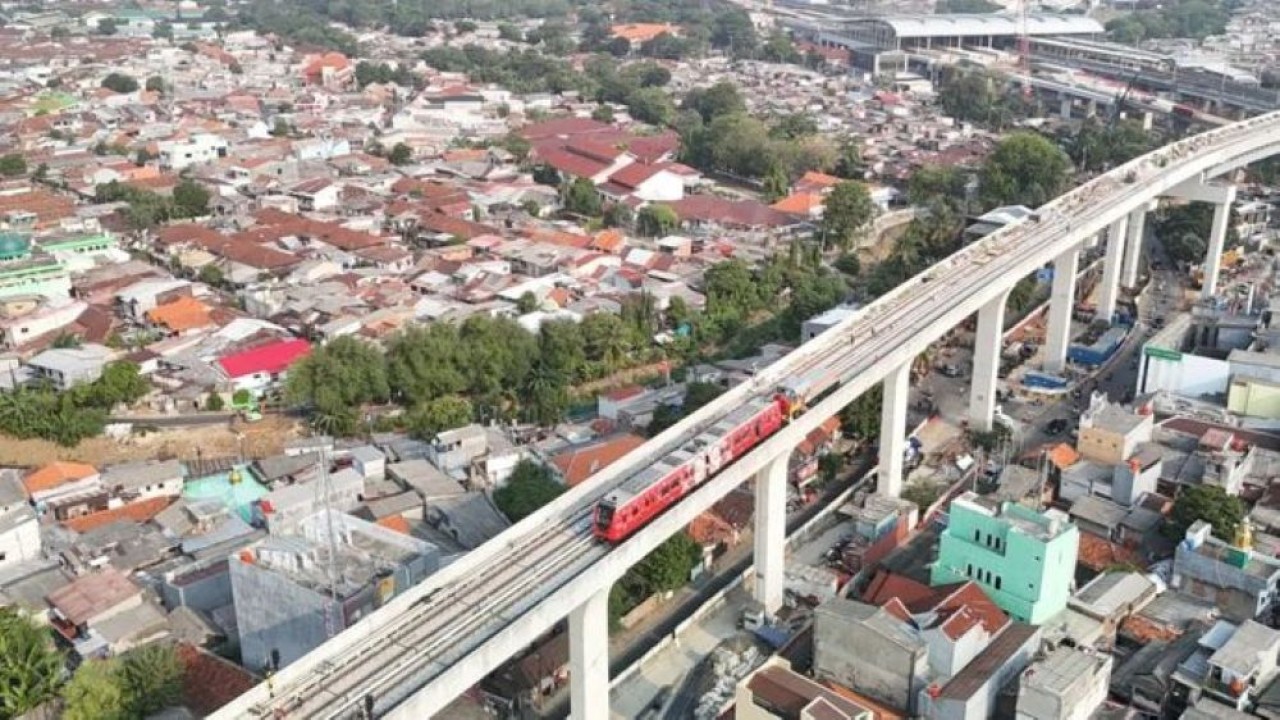LRT Jakarta yang akan menghubungkan Stasiun Kelapa Gading dengan Stasiun Manggarai dijadwalkan beroperasi pada 26 Agustus 2026. (Foto: Antara)