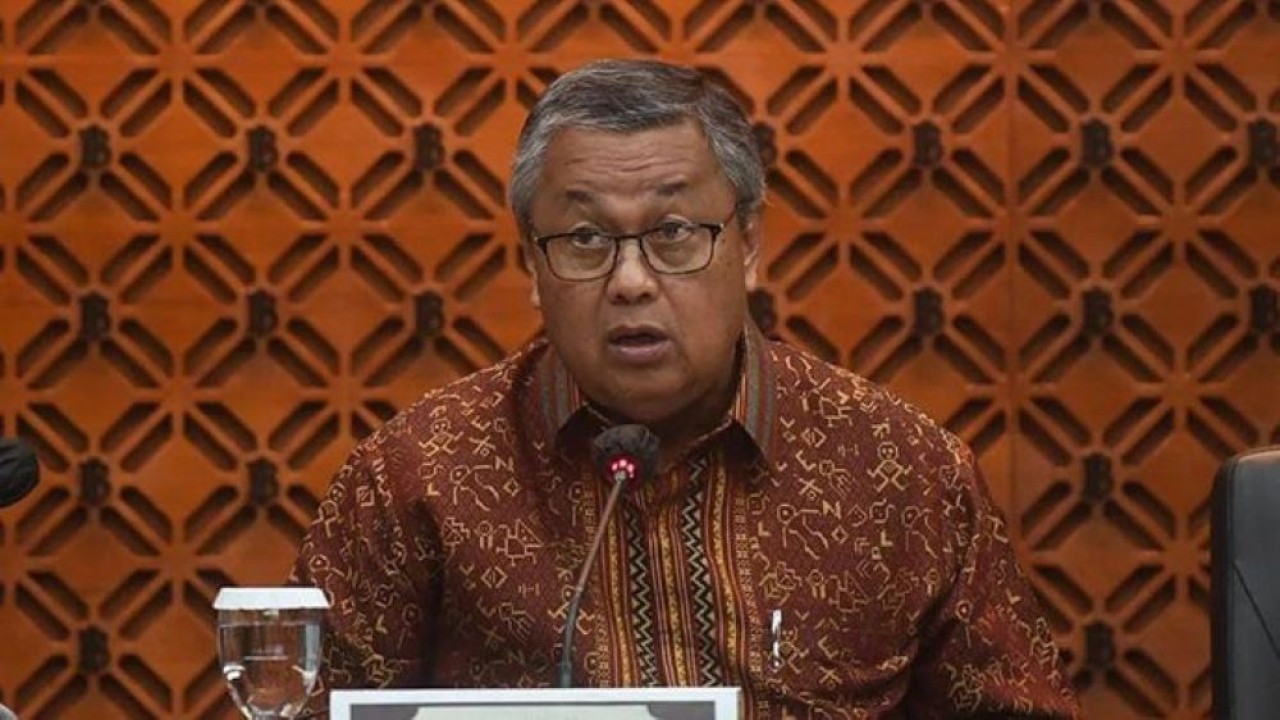 Arsip - Gubernur BI Perry Warjiyo memberikan keterangan saat konferensi pers. (Foto: Antara)