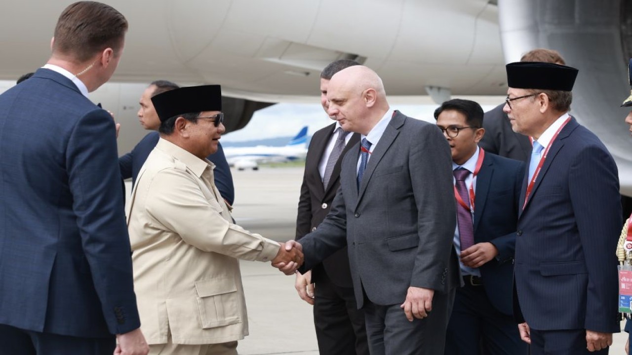 Presiden Prabowo Subianto tiba di Bandar Udara Internasional Vladivostok, Federasi Rusia, Rabu (2/9/2026) pukul 10.45 waktu setempat atau pada pukul 07.45 WIB. (Foto: Dok/Istimewa/Bakom RI)